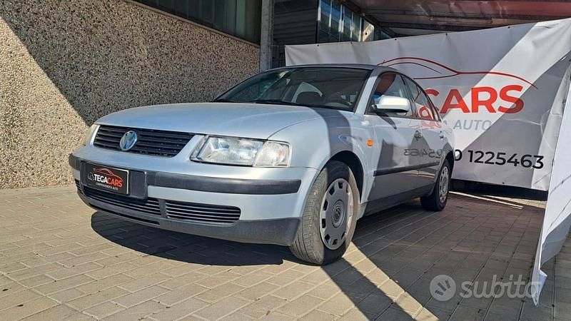 Usata VW Passat 149 CV (109 kW) 1997 Grigio Berlina