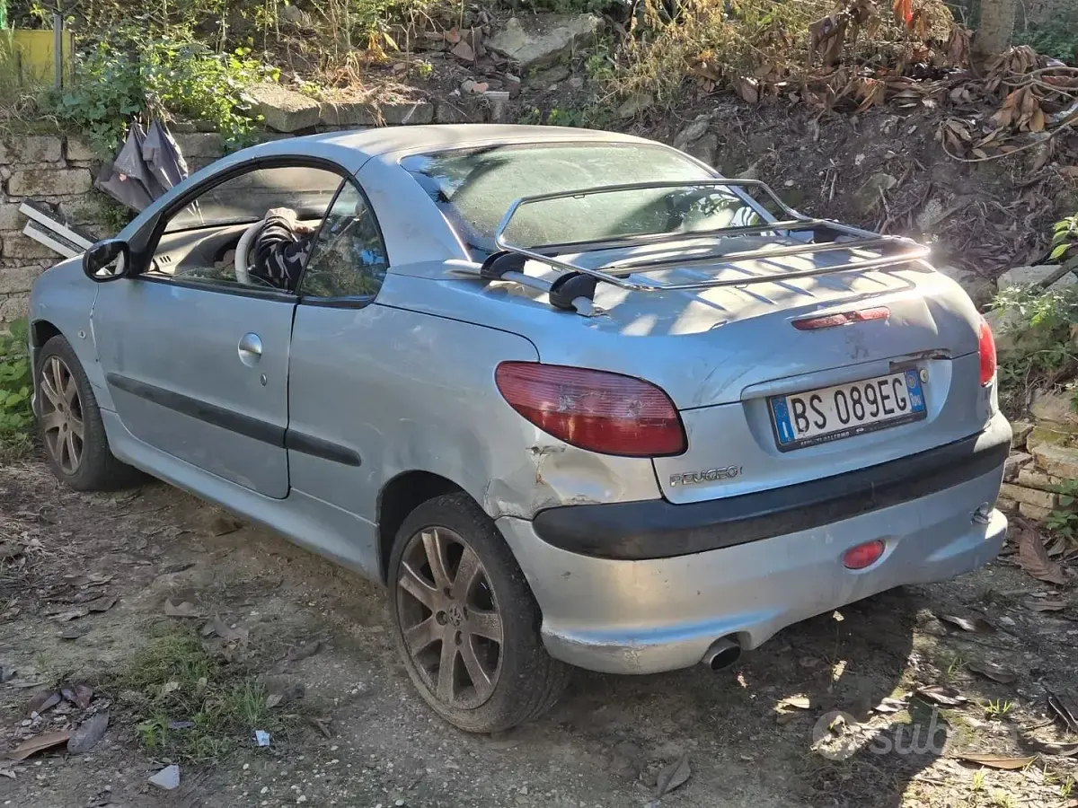Usata Peugeot 206 CC 90 CV (66 kW) 2001 Grigio Cabrio