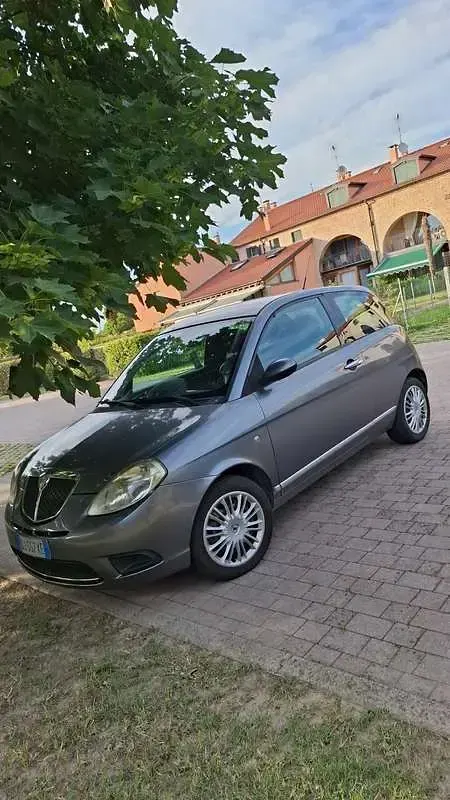 Usata Lancia Ypsilon 60 CV (44 kW) 2007 Grigio Utilitaria