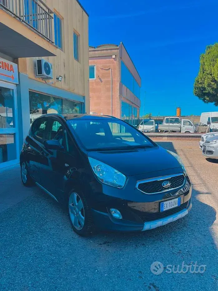 Usata Kia Venga 90 CV (66 kW) 2014 Nero Utilitaria