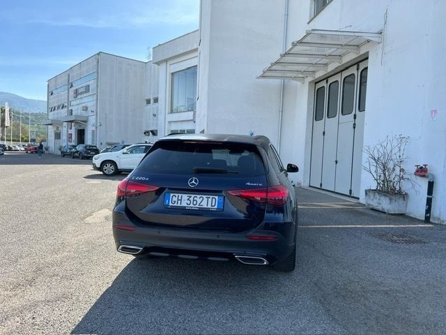Usata Mercedes 220 Premium 200 CV (147 kW) 2022 Blu cavansite metallizzato ; Station wagon