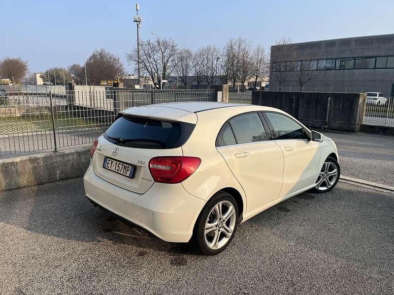 Usata Mercedes A200 Premium 136 CV (100 kW) 2015 Polar white met. Berlina