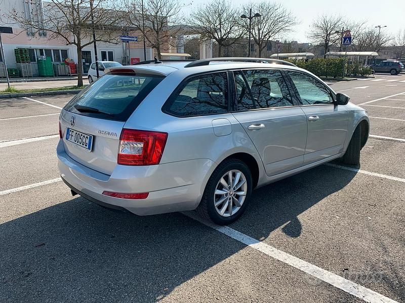 Usata Skoda Octavia 110 CV (80 kW) 2016 Grigio Station wagon