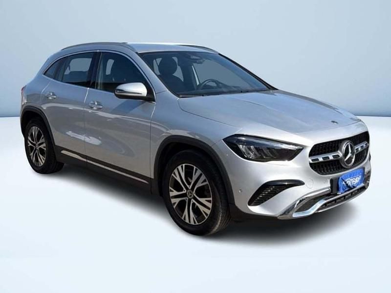 Usata Mercedes GLA180 Advanced Plus 116 CV (85 kW) 2023 Argento SUV
