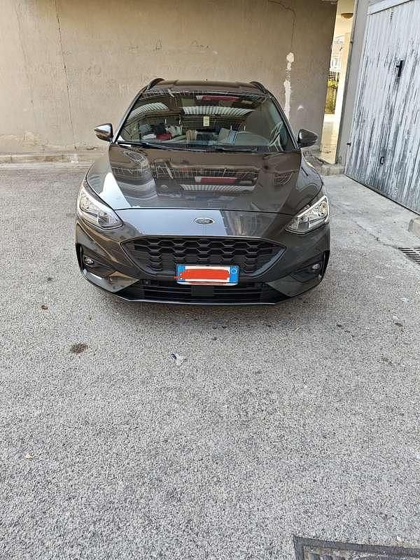 Usata Ford Focus ST-Line 120 CV (88 kW) 2020 Grigio Station wagon