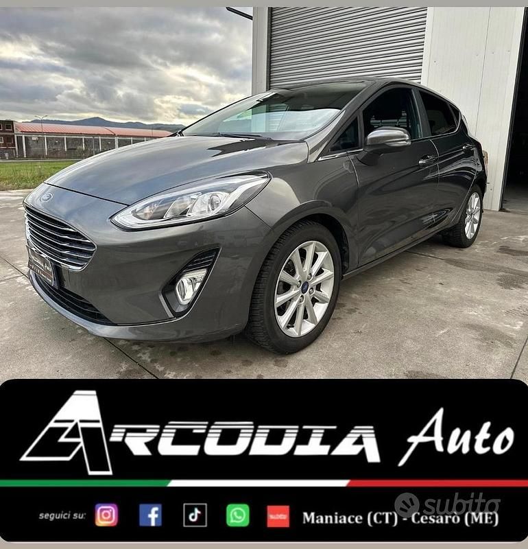 Usata Ford Fiesta Vignale 85 CV (62 kW) 2019 Grigio Berlina