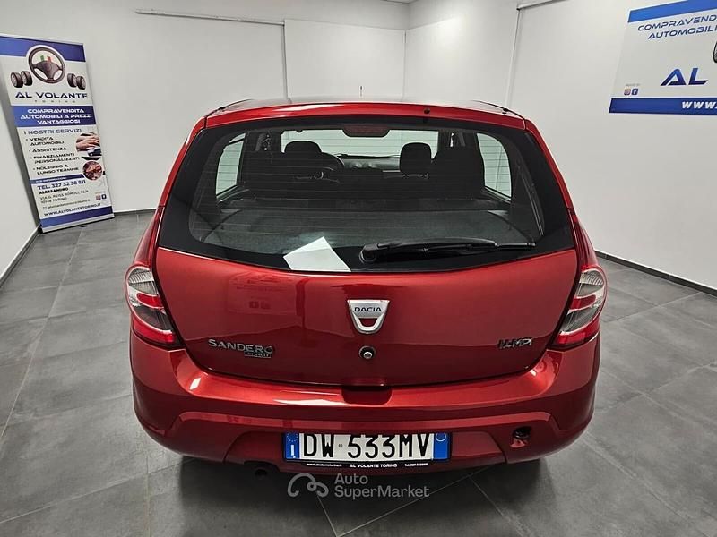 Usata Dacia Sandero Lauréate 75 CV (55 kW) 2009 Rosso Berlina