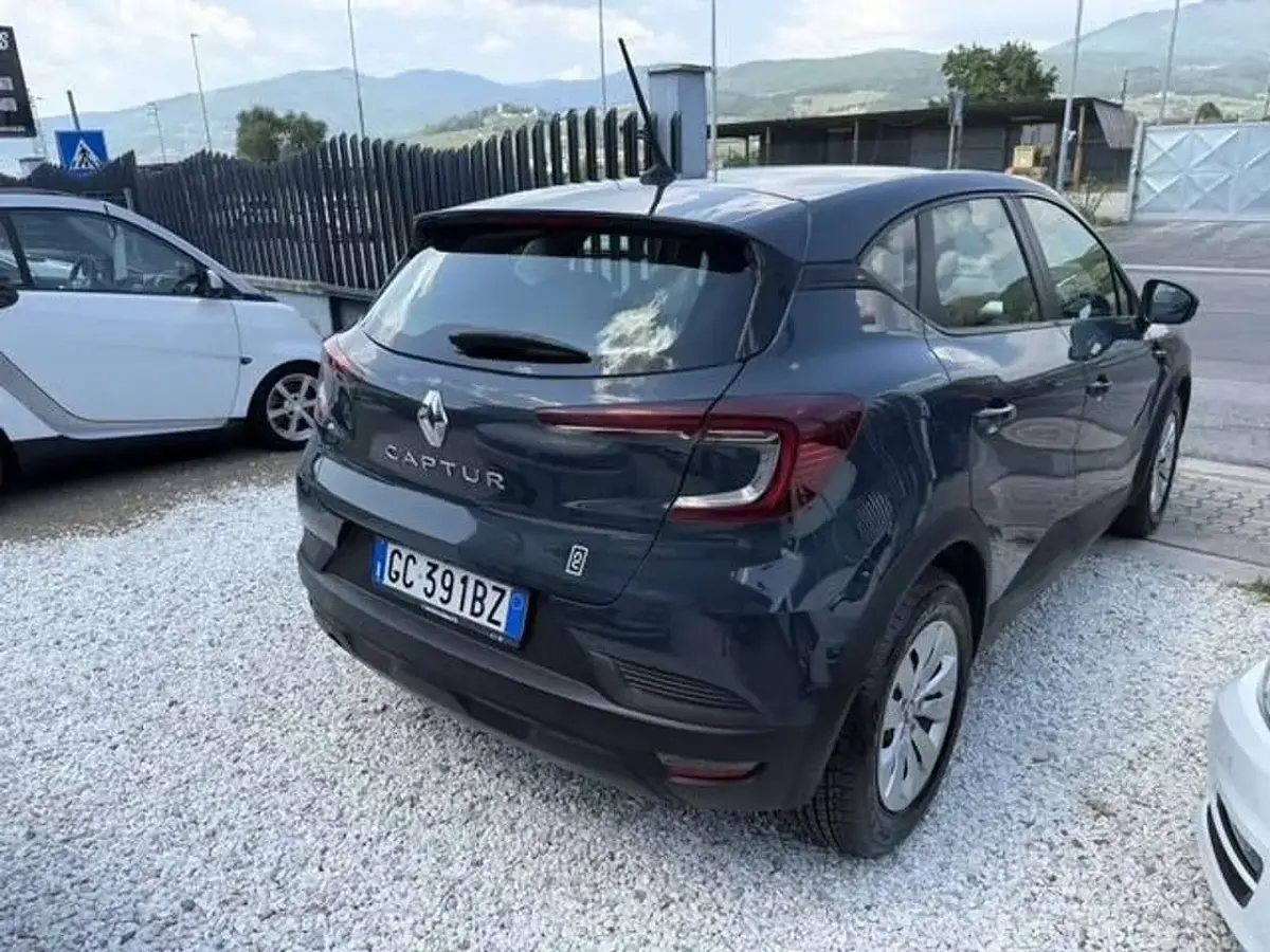 Usata Renault Captur Zen 101 CV (74 kW) 2020 Piombo SUV