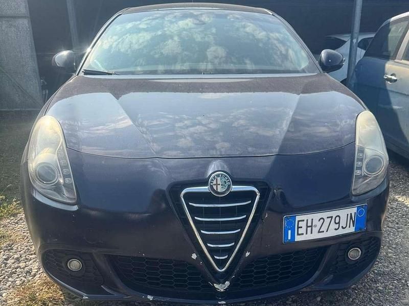Blu/azzurro Usata 2011 Alfa Romeo Giulietta Distinctive Due volumi | 4990 € (Ottimo prezzo) - Immagine 1/4