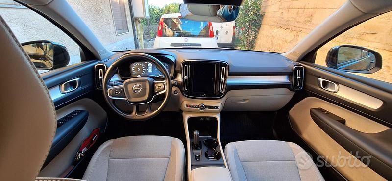 Usata Volvo XC40 Momentum 150 CV (110 kW) 2019 Nero SUV