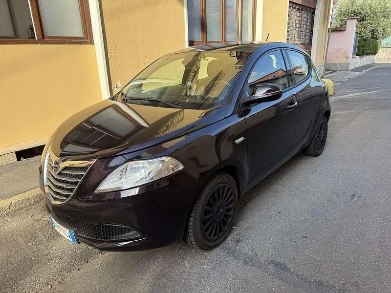 Usata 2012 Lancia Ypsilon Due volumi | 5900 € (Cara) - Immagine 1/4