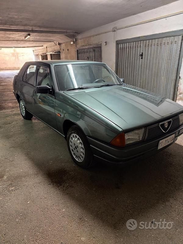 Usata Alfa Romeo 75 110 CV (80 kW) 1986 Verde Berlina