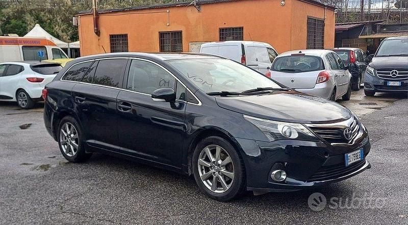 Usata Toyota Avensis Lounge 124 CV (91 kW) 2012 Nero Station wagon