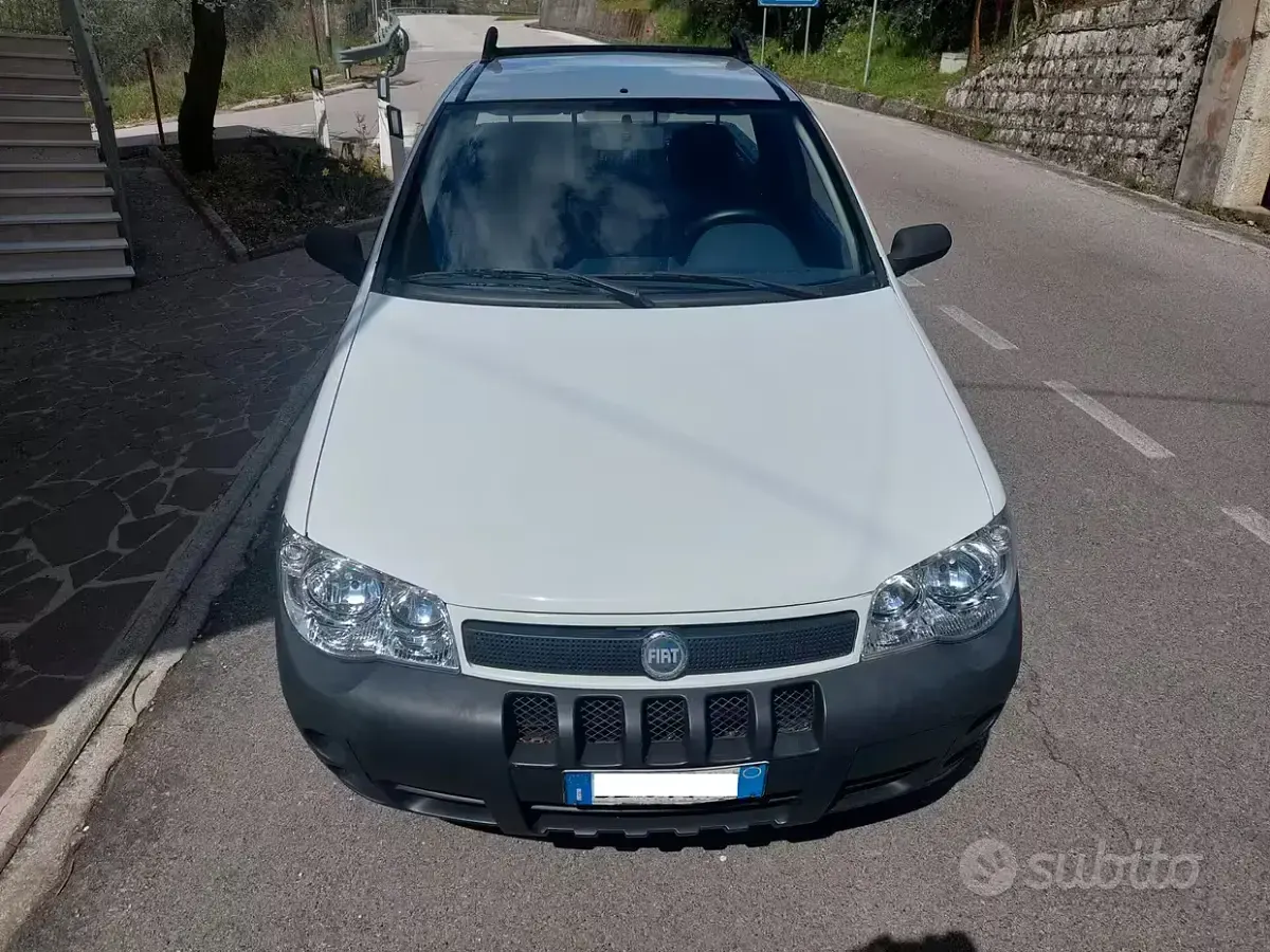 Usata Fiat Strada 85 CV (62 kW) 2007 Bianco Pick-up