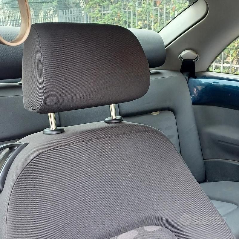 Usado VW New Beetle 101 CV (74 kW) 2005 Azul Utilitario