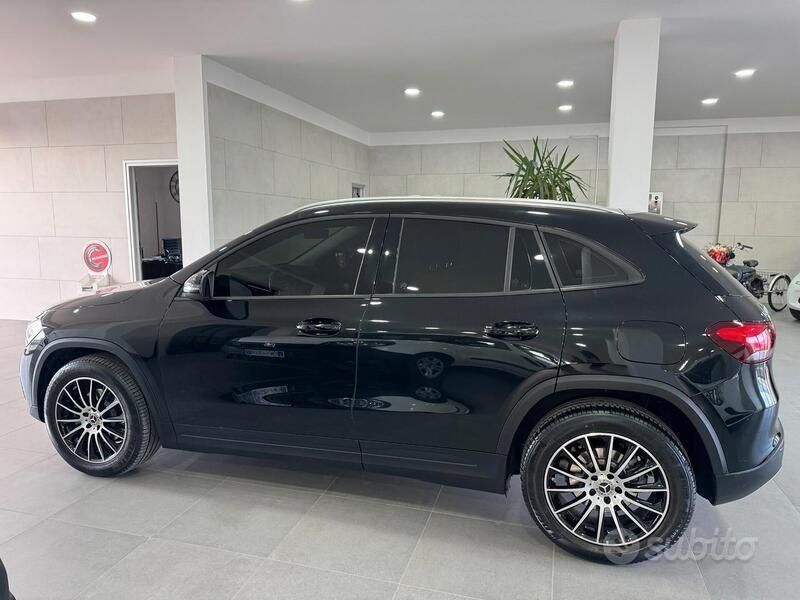 Usata Mercedes GLA180 116 CV (85 kW) 2020 Nero SUV