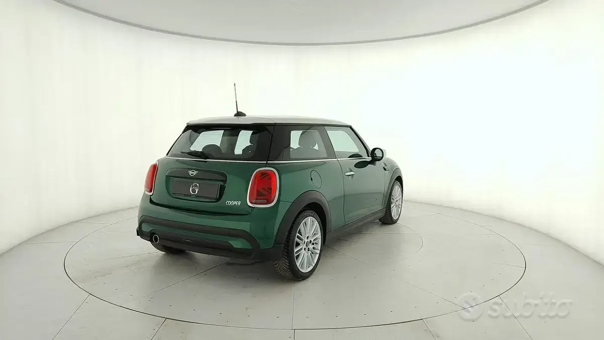 Usata Mini Cooper Classic 156 CV (114 kW) 2022 Verde Utilitaria
