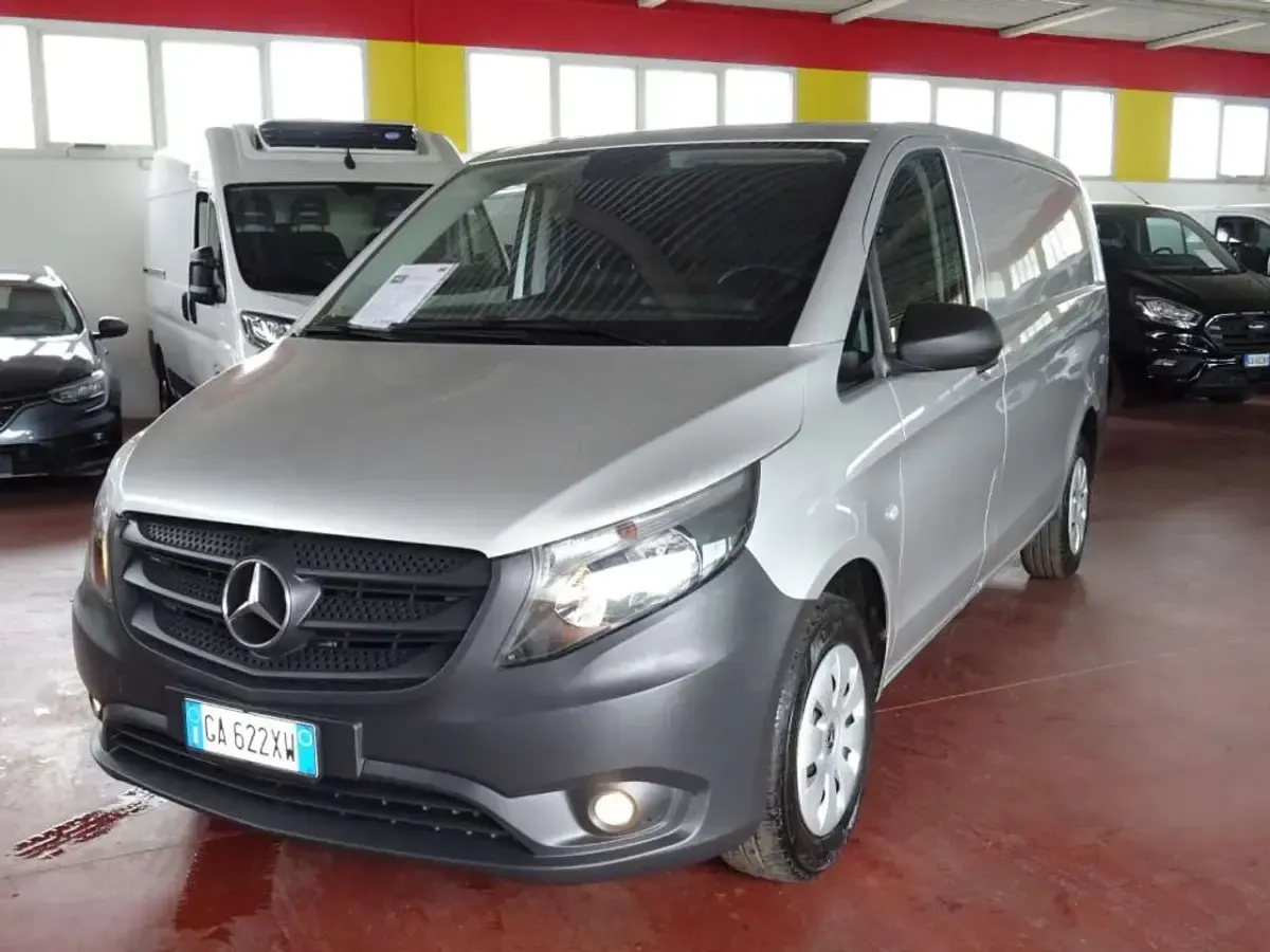 Usata Mercedes Vito 136 CV (100 kW) 2020 Argento Furgone