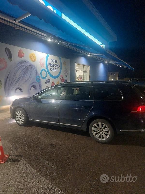 Usata VW Passat 105 CV (77 kW) 2014 Blu Station wagon