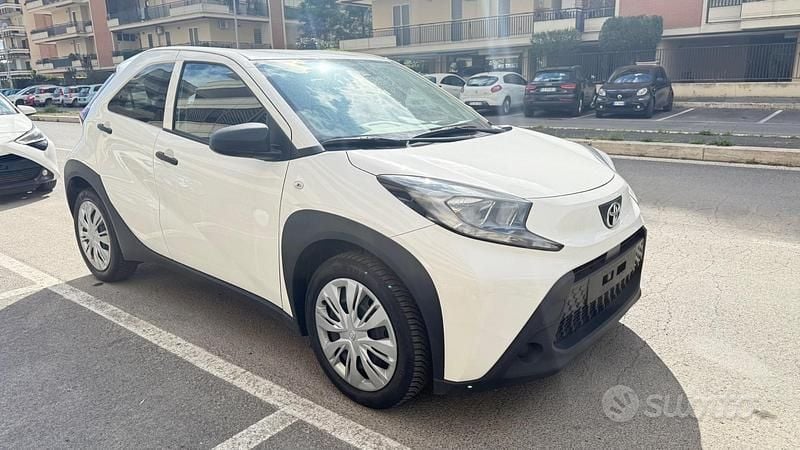 Usata Toyota Aygo X Lounge 72 CV (52 kW) 2022 Bianco SUV