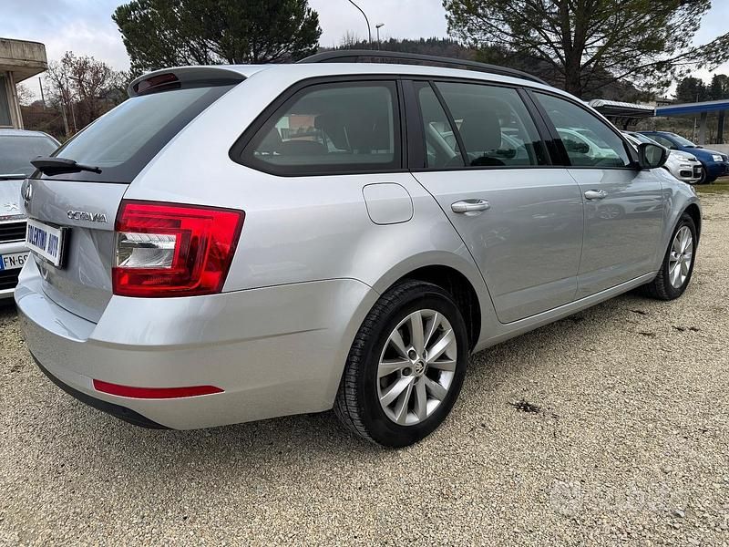 Usata Skoda Octavia Executive 115 CV (84 kW) 2020 Grigio Station wagon