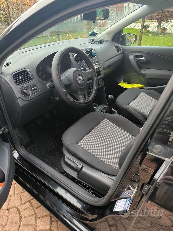 Usata VW Polo Trendline 75 CV (55 kW) 2011 Nero Berlina