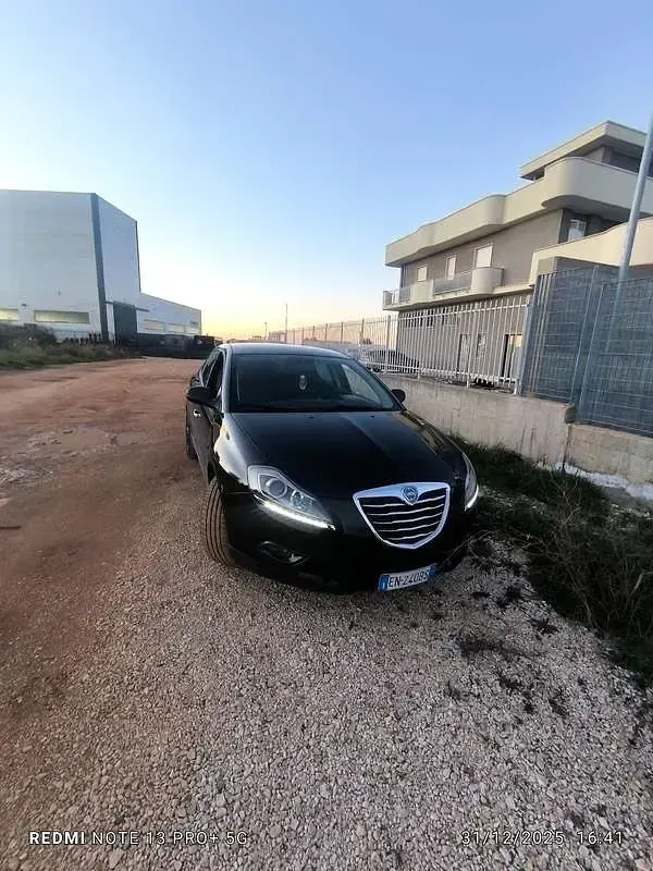 Usata Lancia Delta Gold 105 CV (77 kW) 2012 Utilitaria