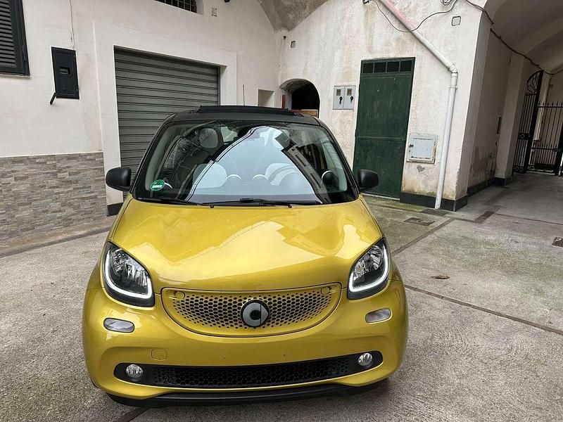Usata Smart ForFour Passion 71 CV (52 kW) 2017 Oro Utilitaria