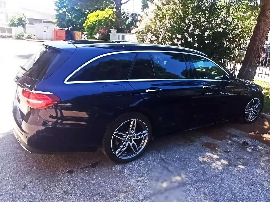 Usata Mercedes E220 Premium 194 CV (142 kW) 2020 Blu/azzurro Station wagon