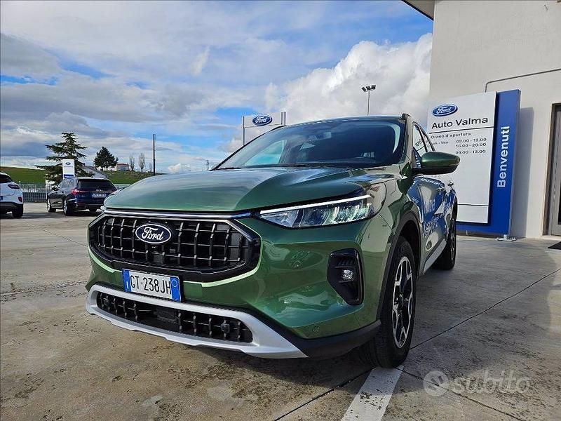 Verde metallizzato Usata 2024 Ford Kuga Active SUV | 28.900 € (Buon prezzo) - Immagine 1/4