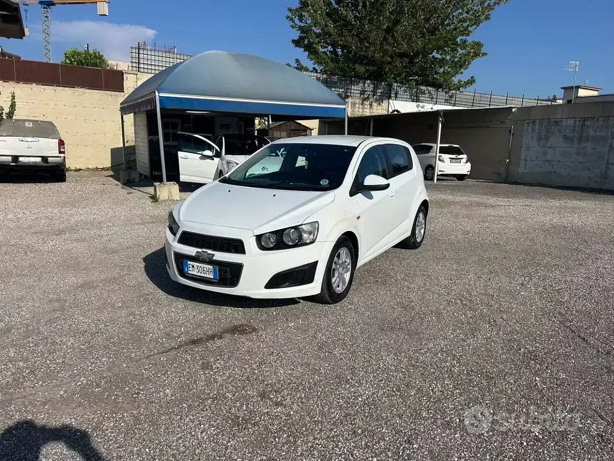 Usata Chevrolet Aveo LT 75 CV (55 kW) 2012 Bianco Berlina