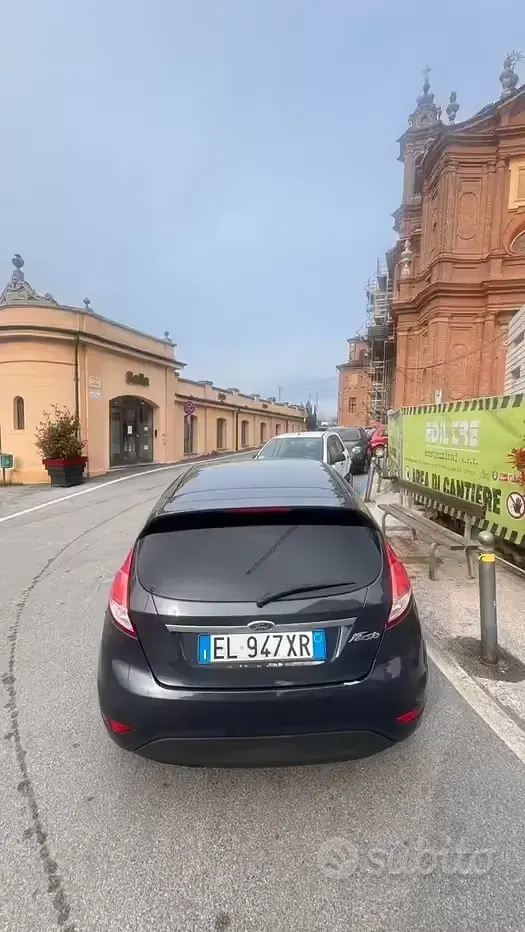 Usata Ford Fiesta 80 CV (58 kW) 2014 Blu Utilitaria