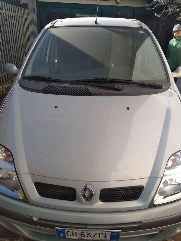 Usata Renault Scénic Dynamique 102 CV (75 kW) 2002 Grigio Monovolume