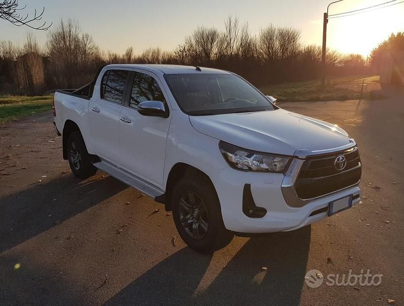 Usata Toyota HiLux Lounge 150 CV (110 kW) 2020 Bianco Pick-up