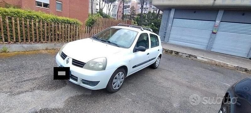 Usata Renault Clio II 58 CV (42 kW) 2008 Bianco Utilitaria