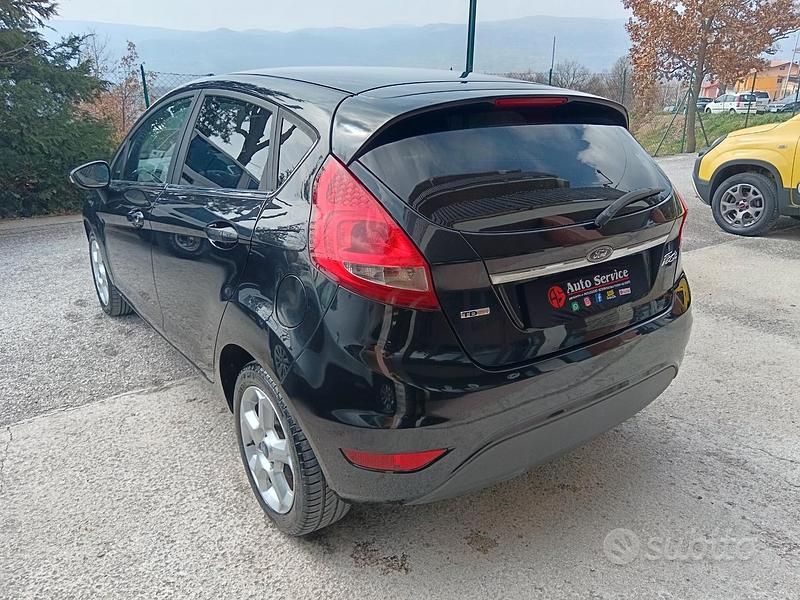 Usata Ford Fiesta Titanium 68 CV (50 kW) 2010 Nero Utilitaria