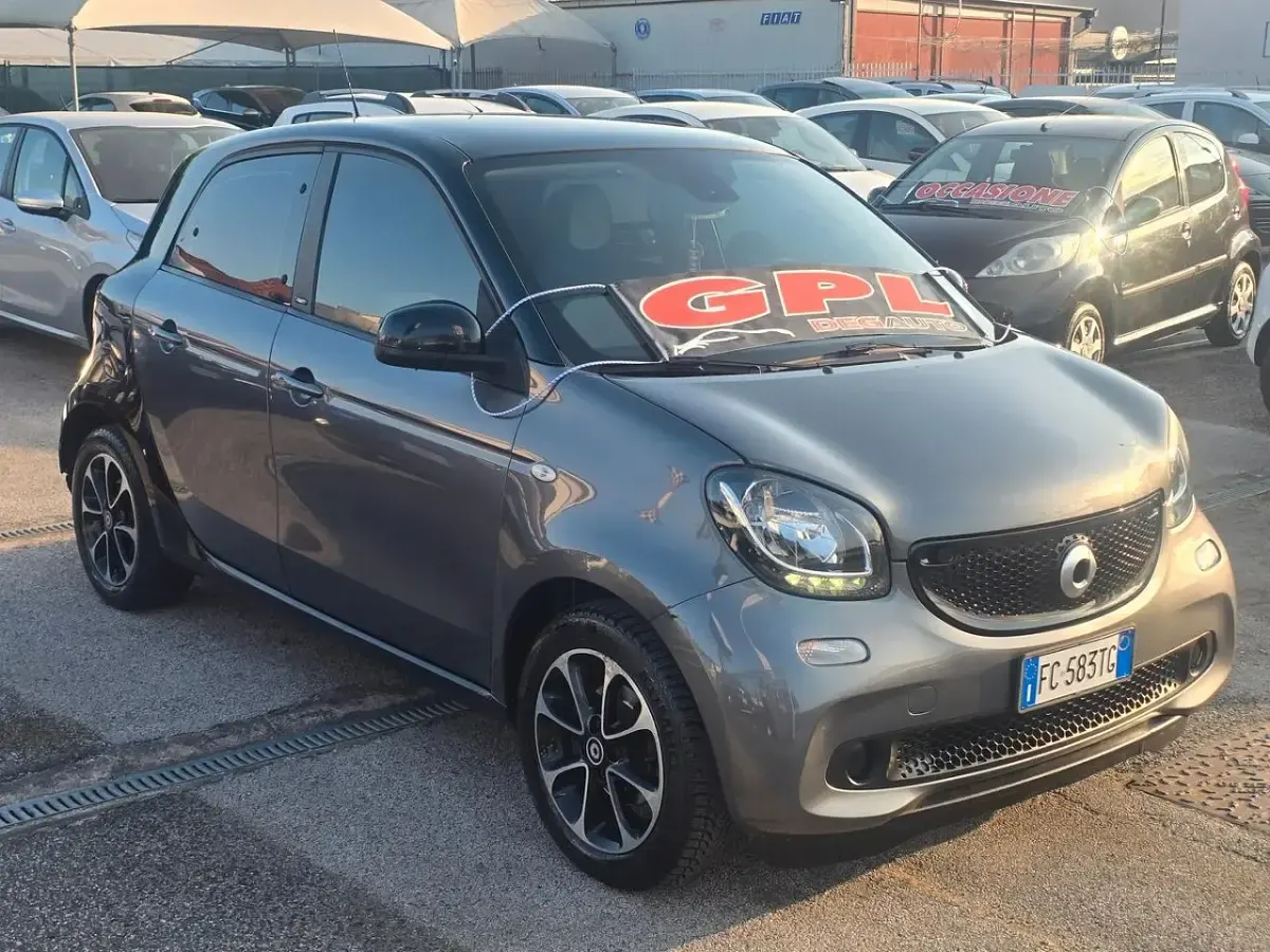 Usata Smart ForFour Passion 71 CV (52 kW) 2016 Grigio Utilitaria