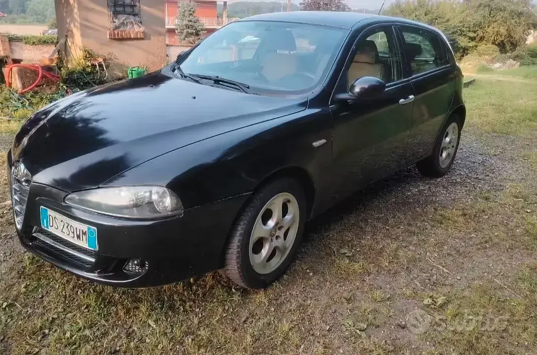 Usata Alfa Romeo 147 105 CV (77 kW) 2008 Nero Utilitaria