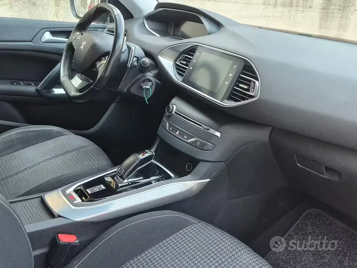 Usata Peugeot 308 Business-Line 131 CV (96 kW) 2020 Grigio Station wagon