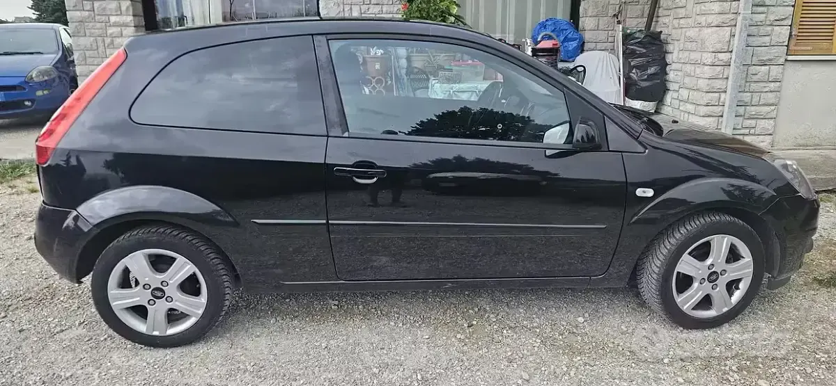 Usata Ford Fiesta 75 CV (55 kW) 2008 Nero Utilitaria