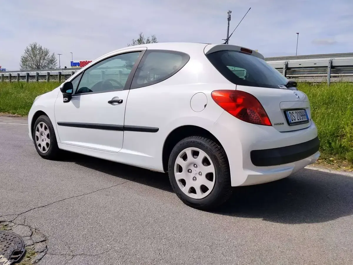 Usata Peugeot 207 68 CV (50 kW) 2008 Bianco Berlina