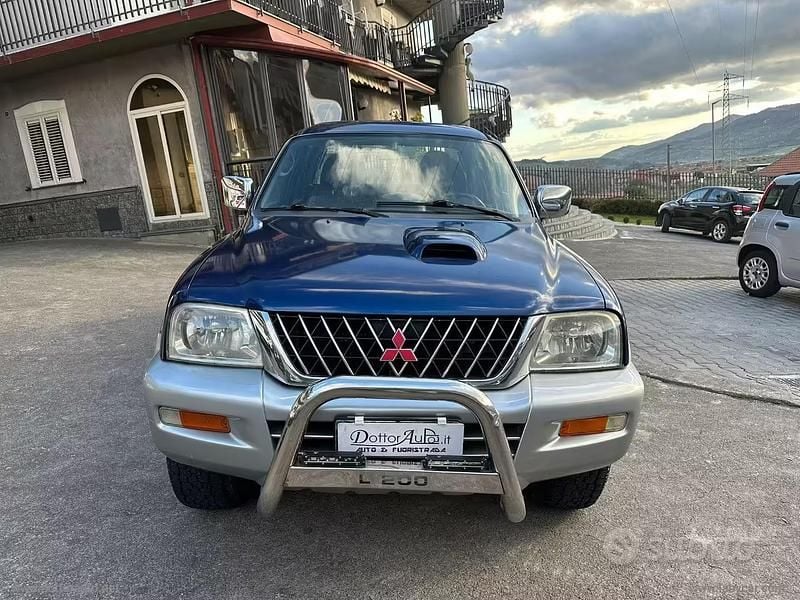 Usata Mitsubishi L200 115 CV (84 kW) 2002 Blu Pick-up