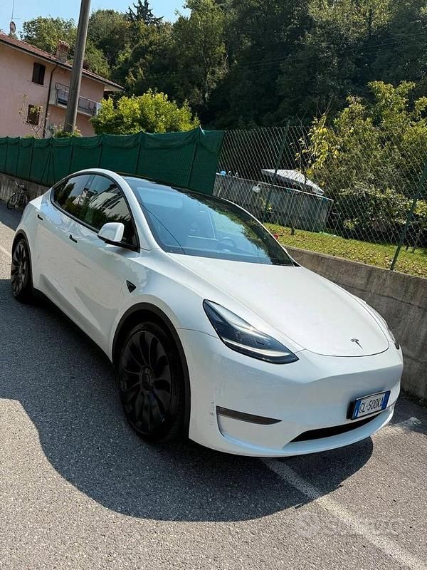 Usata 2022 Tesla Model Y Performance SUV | 35.999 € (Buon prezzo) - Immagine 1/4