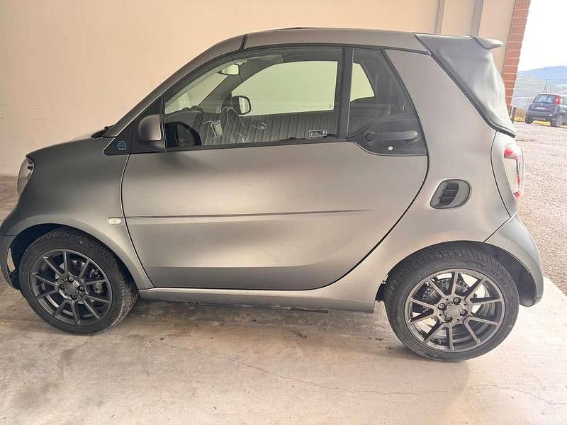 Usata Smart ForTwo Electric Drive Prime 41 kW (56 CV) 2021 Grigio Cabrio