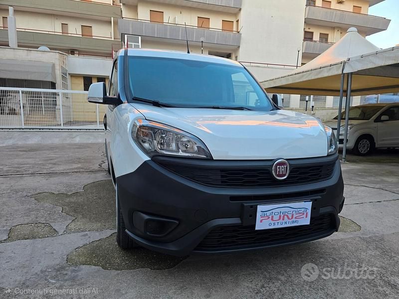 Usata Fiat Doblò Easy 95 CV (69 kW) 2020 Bianco Monovolume