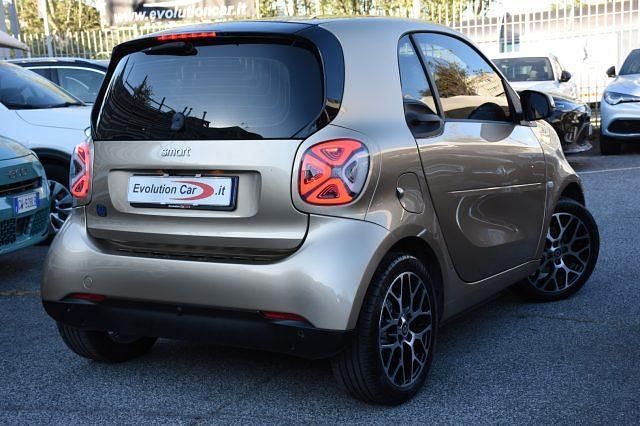 Usata Smart ForTwo Electric Drive 41 kW (56 CV) 2021 Oro metallizzato Utilitaria
