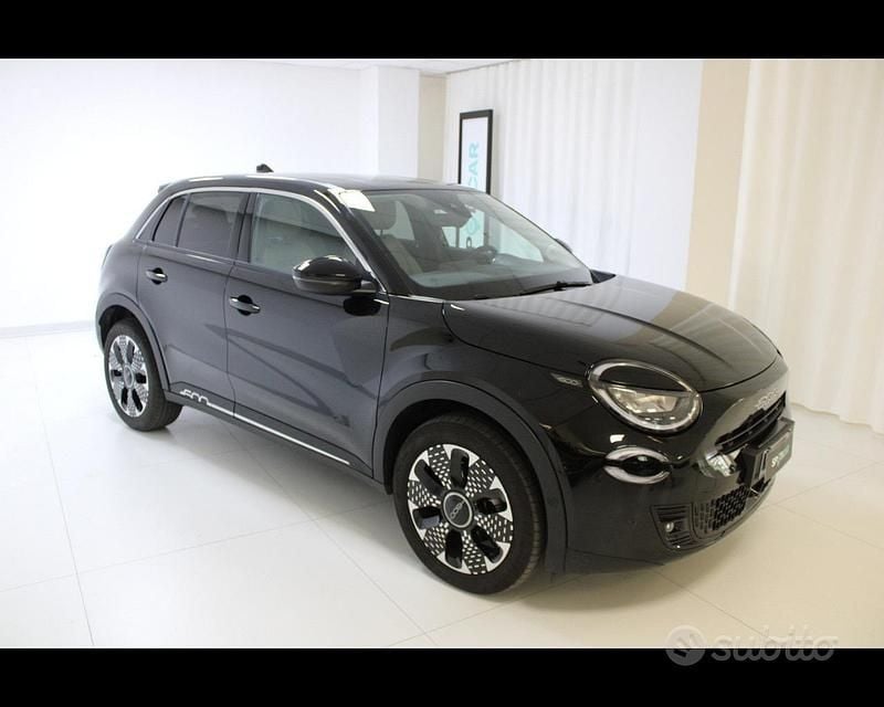 Usata Fiat 600 La Prima 136 CV (100 kW) 2025 Nero SUV