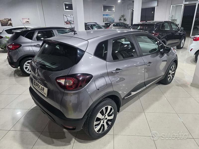 Usata Renault Captur Business 90 CV (66 kW) 2019 Grigio SUV