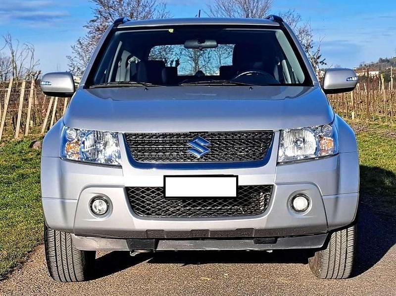 Usata Suzuki Grand Vitara 106 CV (77 kW) 2012 Argento SUV