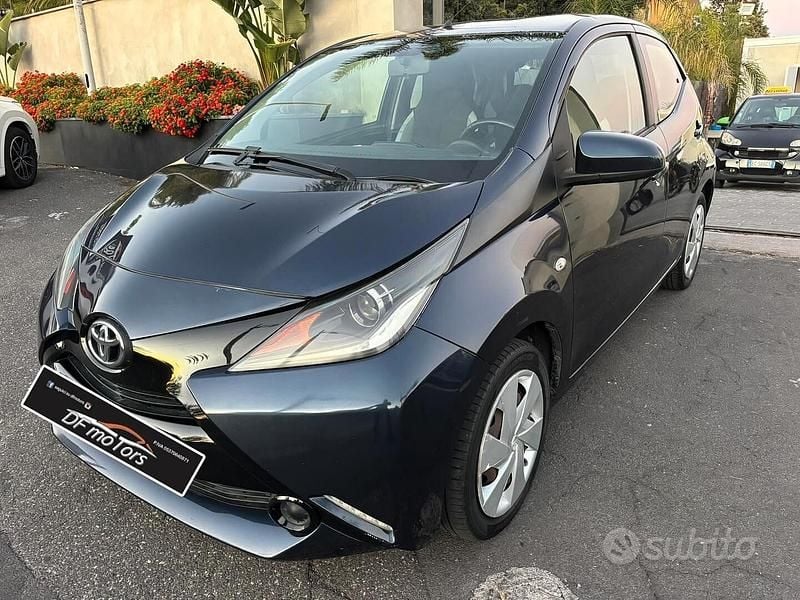 Blu Usata 2015 Toyota Aygo X-clusiv Due volumi | 6999 € (Ottimo prezzo) - Immagine 1/4